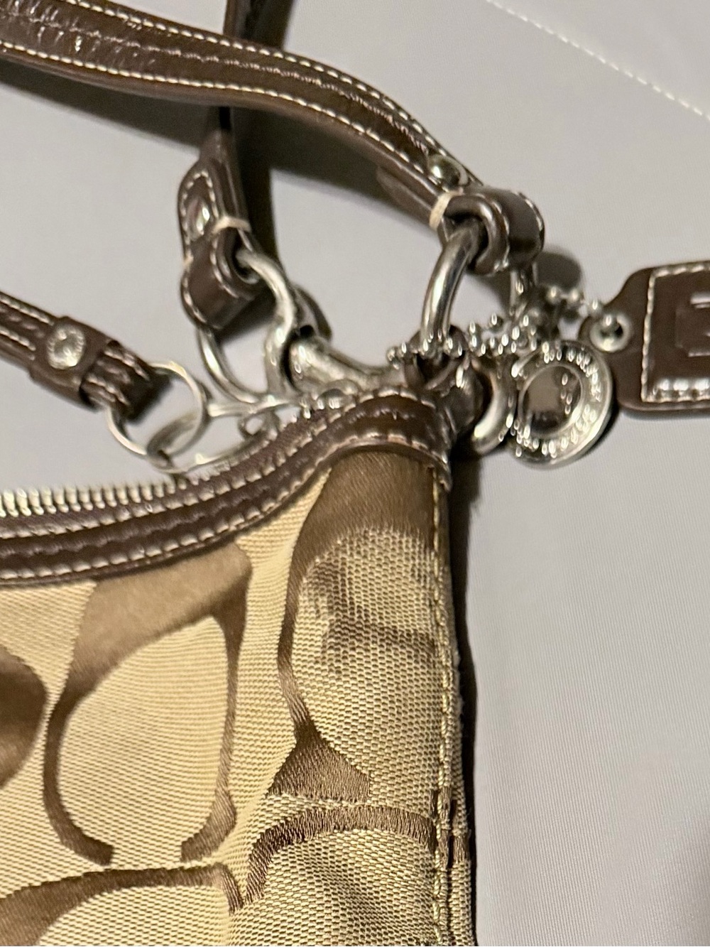 ✨VINTAGE✨ Coach Signature Canvas and Leather Shoulder Bag - Picture 12 of 16